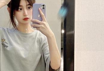 看！app上的www.17话题热到让我怀疑人生！啧啧，太好玩了吧。