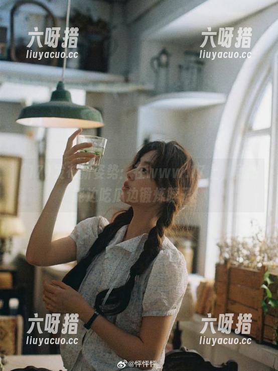 17 发布新姿势:在www.17上,竟然能边吃瓜边锻炼脖子!