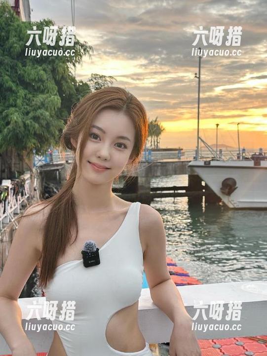 17吃瓜网 登陆17吃瓜网官网的时候,碰巧告诉我:不如试试app月卡优惠?有更辣的瓜!