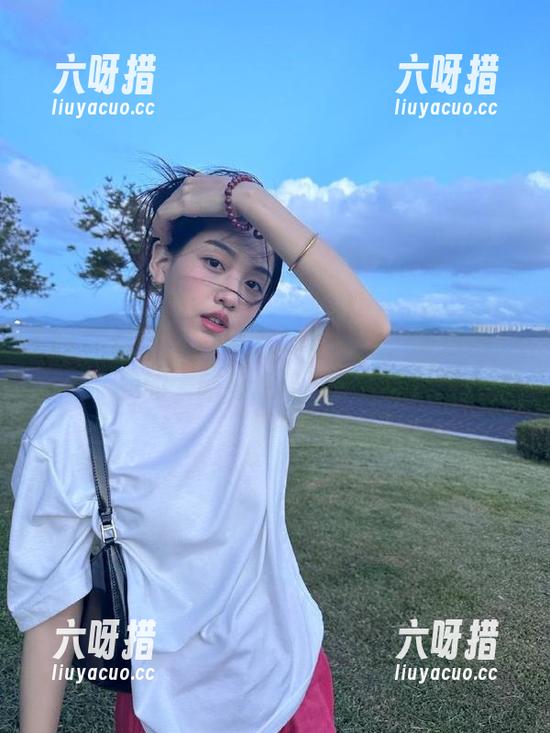 打开zztt17.ccm网址，啥情况？我的大脑有点跟不上节奏。