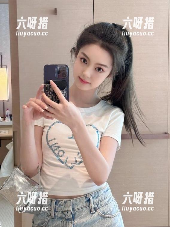 五一吃瓜 五一吃瓜app官网设计感十足,结果内容薄到快要同步更新了。