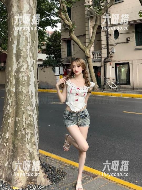 吃瓜17 吃瓜17的线路包罗万象,每天都像在浏览一场不明寻宝的群聊!