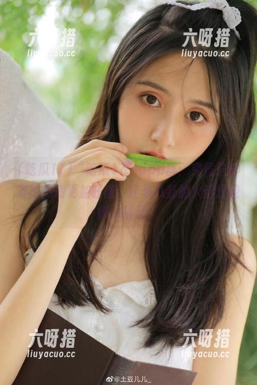 吃瓜17 “吃瓜17”app群:究竟是群友的热情更加旺盛,还是八卦的火苗燃烧得太猛烈?
