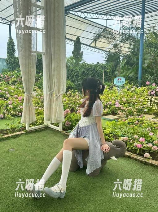 吃瓜网 吃瓜网页的入口就像某种召唤,一下就引我进入那个诡异又温馨的世界~