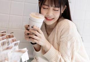 星际迷航？不，是2025的吃瓜网视频，让我看到未来的新奇事！