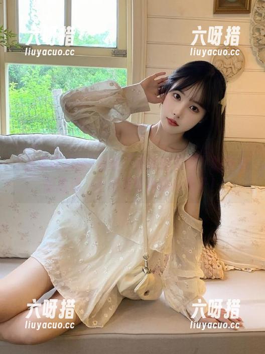 我要吃瓜网 看着“我要吃瓜网”的苹果版推送,十足是时尚的瓜贩子!