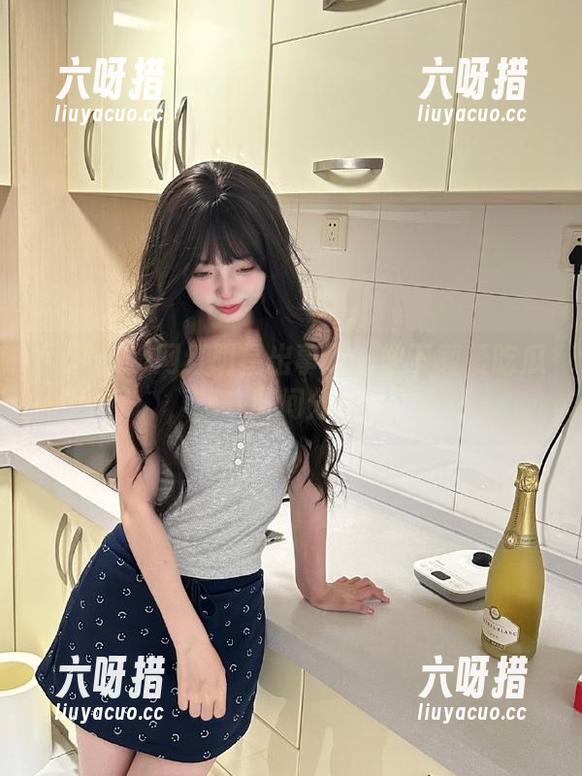 爱吃瓜 网红明星出事了?快下载爱吃瓜,第一时间分瓜吃!