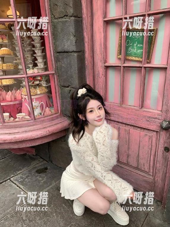 网曝吃瓜 刚下载“网曝吃瓜”,我心里有些小期待,不过也有点纠结…