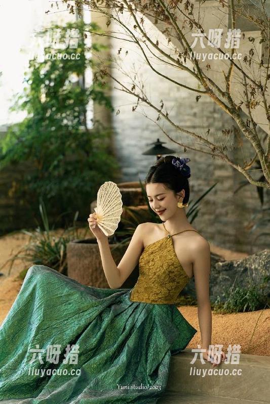 下载黑料传送门，心里默念：娱乐圈的厕所也太好奇了吧！