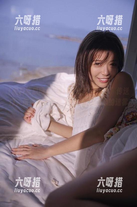 “黑料吃瓜网779su”传送门，仿佛我正在走入一片窥探人心的迷雾，期待与不安并存