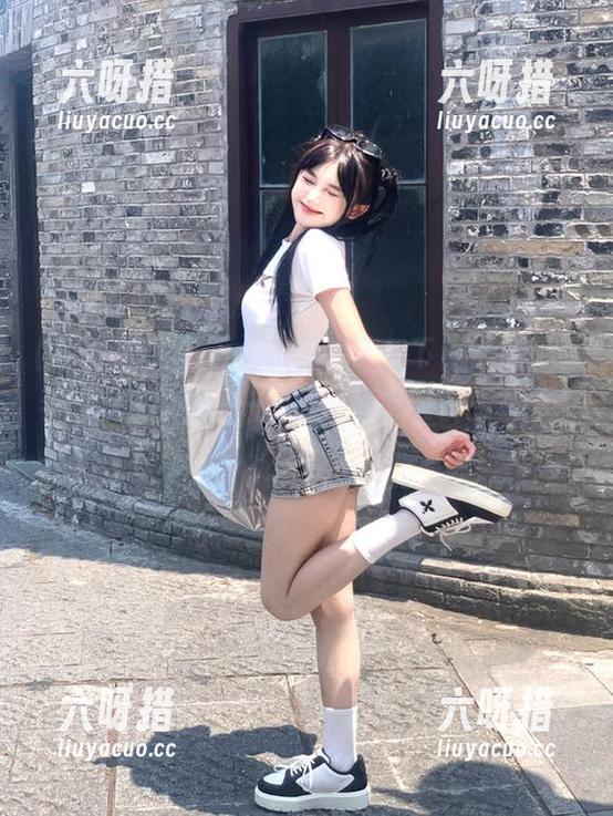 黑料正能量 在好莱污的入口下载中心,观看黑料正能量,一种说不清的愉悦感在心头涌动。