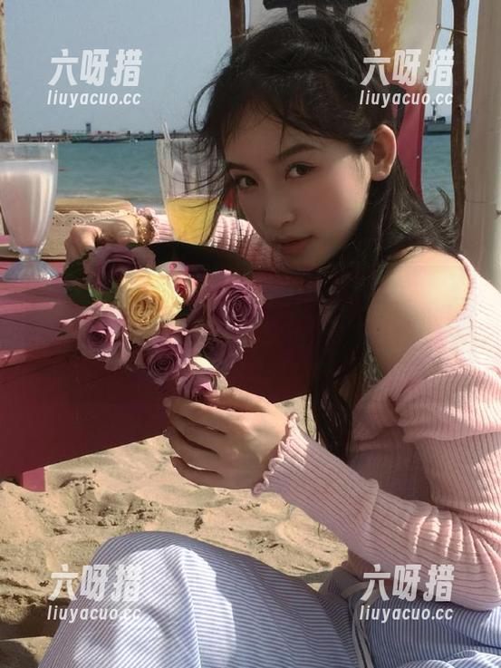 黑料社 谁让黑料社app这么惹人呢?明明想静静刷刷,却总是一不小心看到不该看的。