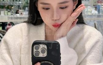 一边打着“黑料社不打烊”app，一边感受正能量，我是哪根筋搭错了？